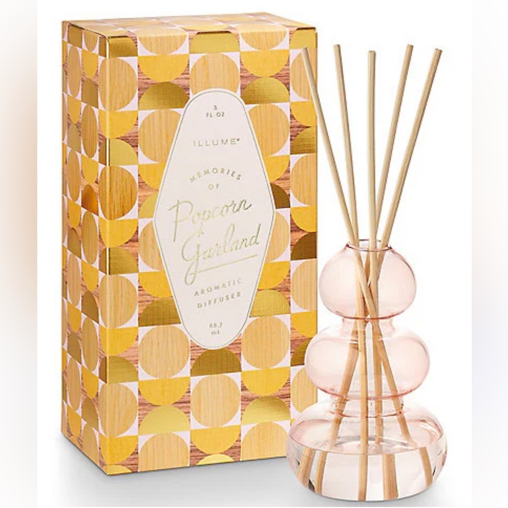 NWT Illume Popcorn Garland Candle Pink Almond Blossom Coconut Vanilla